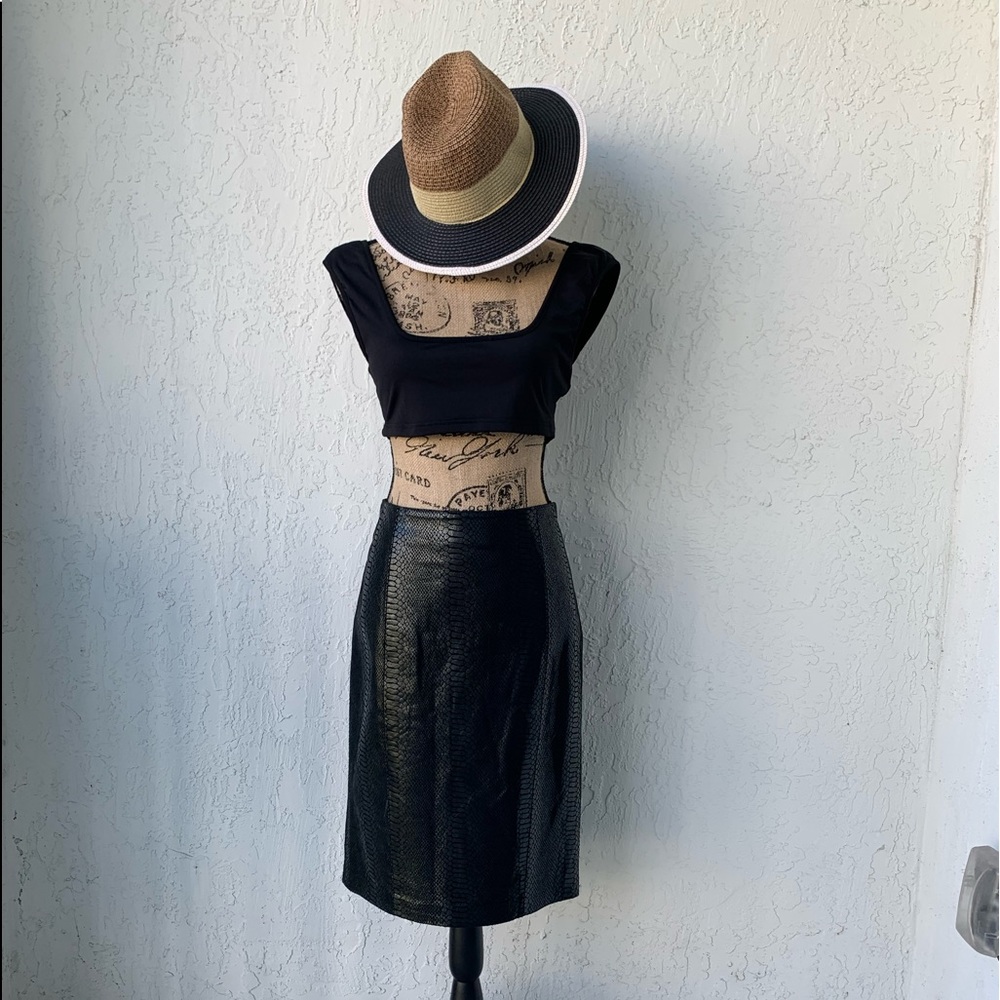 Snakeskin leather skirt!!! 😍😍